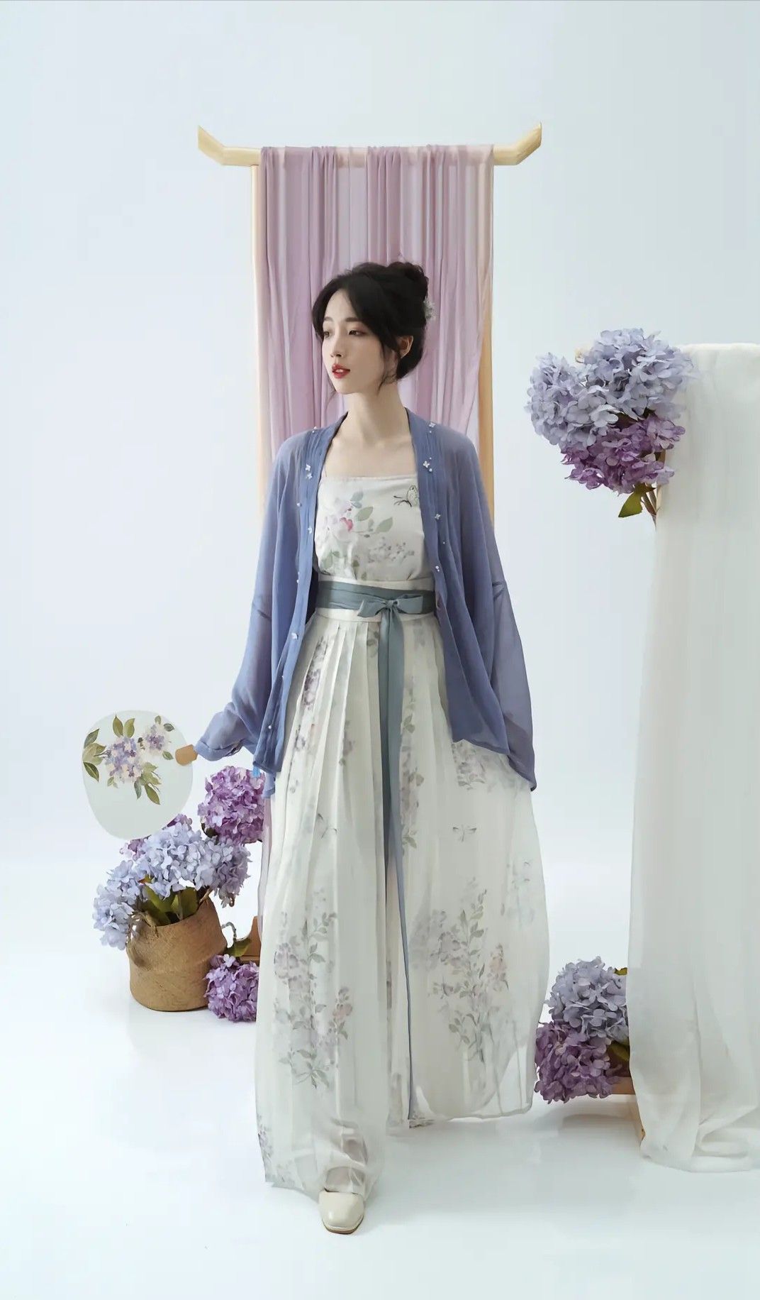 Modernizing the Cheongsam:A Journey into Chinese-Style Gowns with Qipao Innovations Modernizing the Cheongsam:A Journey into Chinese-Style Gowns with Qipao Innovations