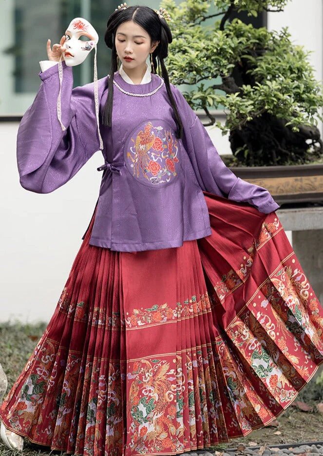 Exploring the World of Interest-driven Costumes:The Revival of Hanfu Fashion Exploring the World of Interest-driven Costumes:The Revival of Hanfu Fashion