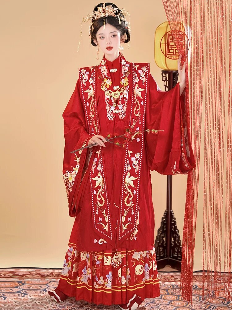 Embracing Traditional Elegance:The Evolution of Chinese Cheongsam with Modern Retro Revival