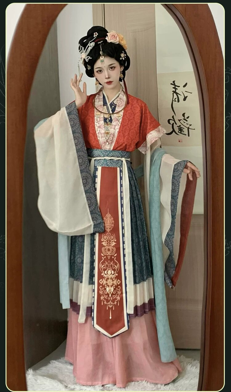 The Splendor of Le Yuan in Traditional Chinese Hanfu Fashion