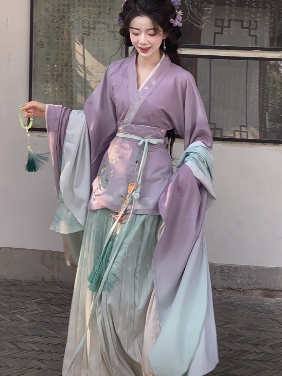 Northeast Chinas Splendid Tapestry Qipao:The Essence of Traditional Elegance