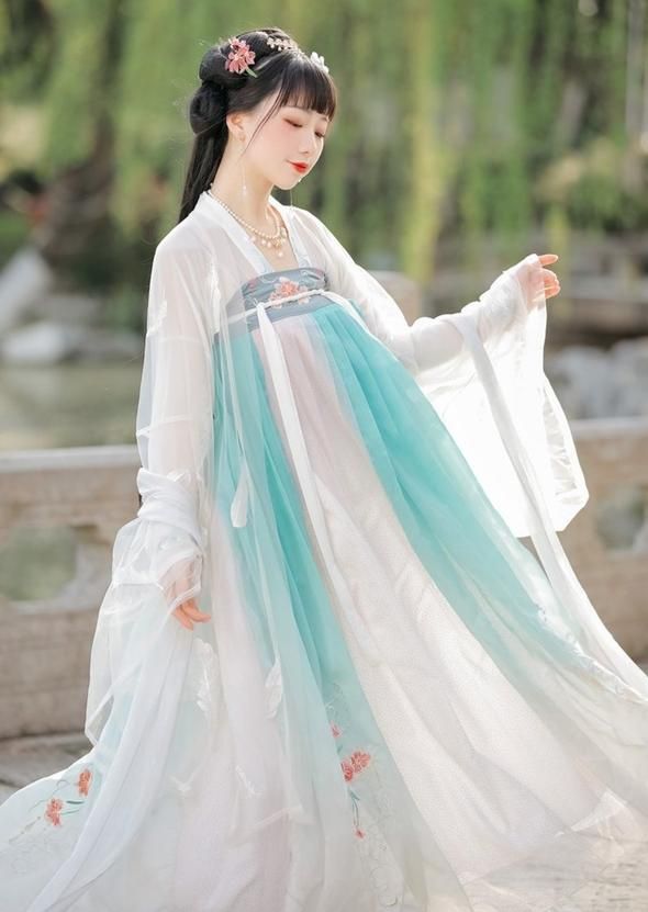 Embracing the Eroticism of Cheongsam:A Journey into Traditional Chinese Sexuality Embracing the Eroticism of Cheongsam:A Journey into Traditional Chinese Sexuality