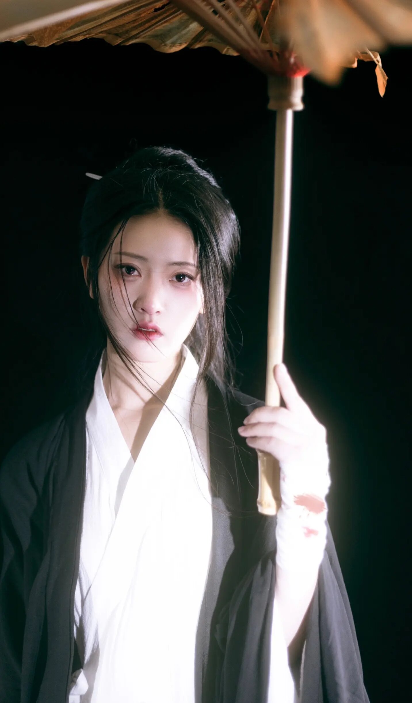 Dreamlike Elegance of Traditional Chinese Hanfu Fashion
