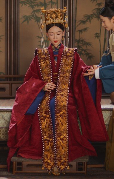 Traditional Gown with 盘扣:A Blend of Ancient Craftsmanship and Modern Elegance