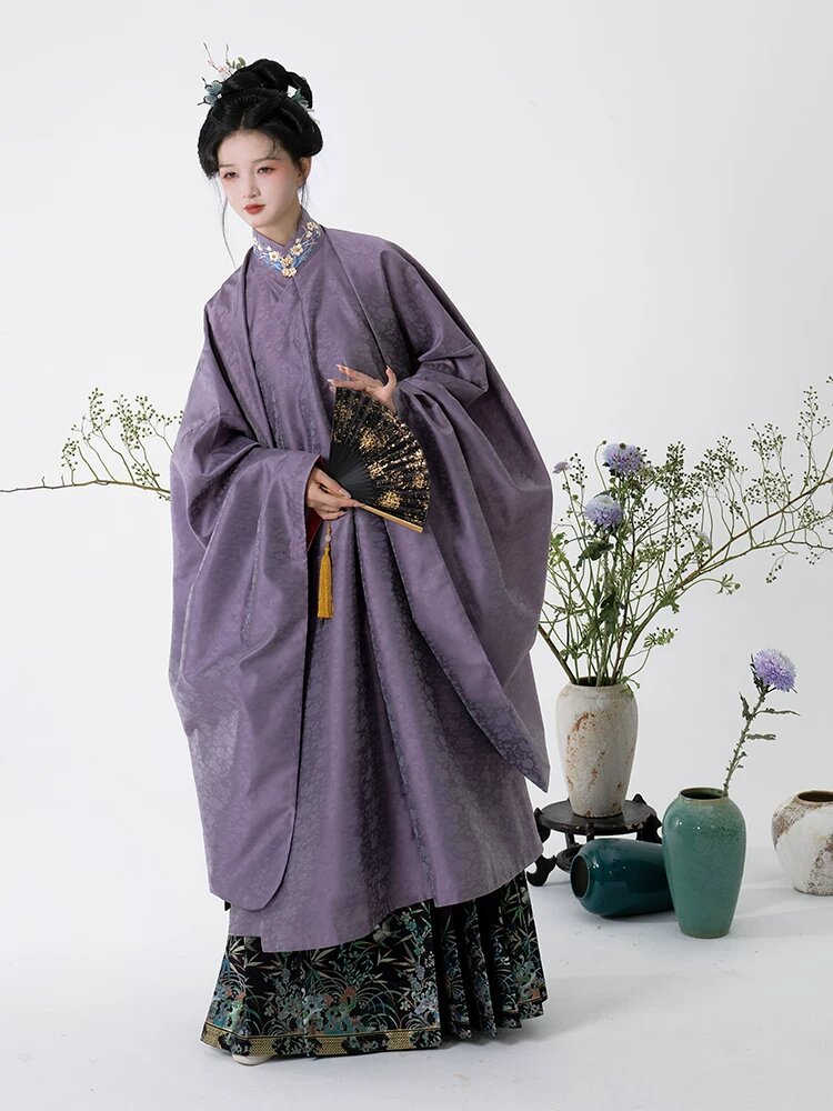 Elegant Womens Tang-Style Chinese Traditional Top as a Fashionable Underwear Elegant Womens Tang-Style Chinese Traditional Top as a Fashionable Underwear