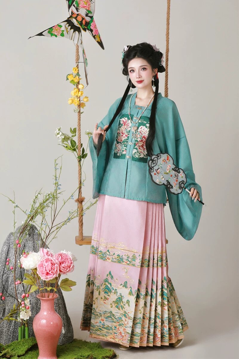Beautys Fate:The Story of Hanfu,the Red-Faced Beautys Journey Through Time Beautys Fate:The Story of Hanfu,the Red-Faced Beautys Journey Through Time