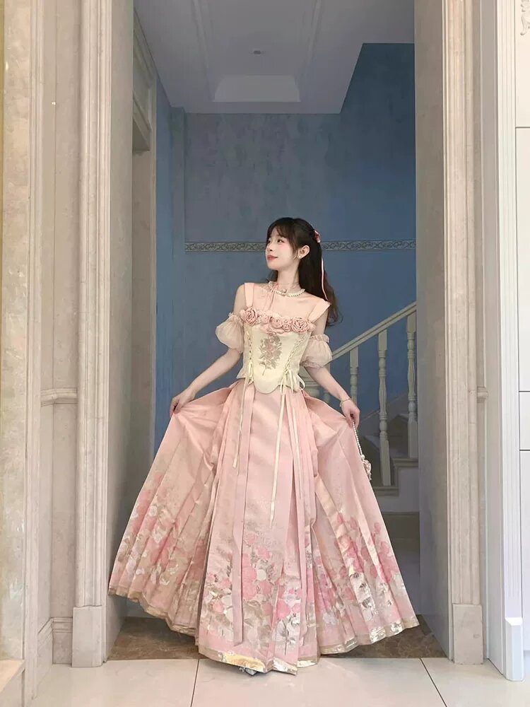 Exploring the Rise of Minglans Hanfu Fashion:A Journey into the World of Traditional Chinese Attire