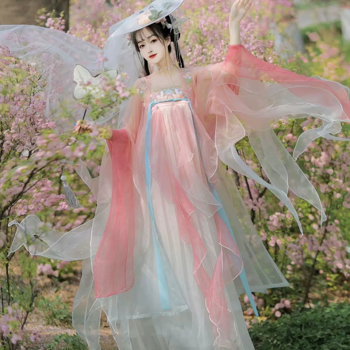 Vibrant Red Cheongsam Skirt in Summer:A Fashionable and Cultural Blend