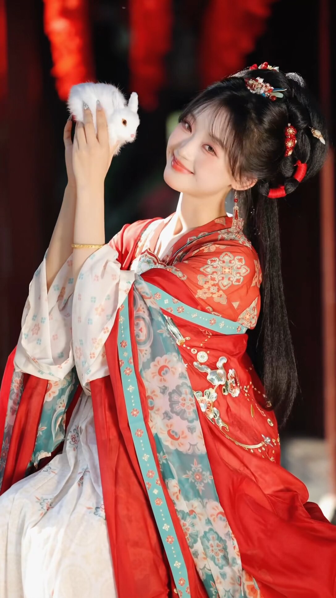 Engaged in a Splendid A-Line Cheongsam:The Essence of Traditional Elegance