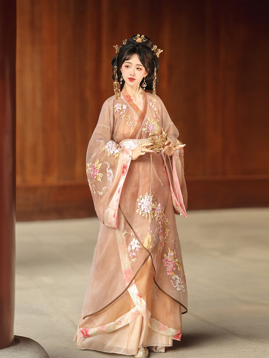 Rental Options for Ming-Style Hanfu Wedding Gowns for Autumn and Winter Seasons