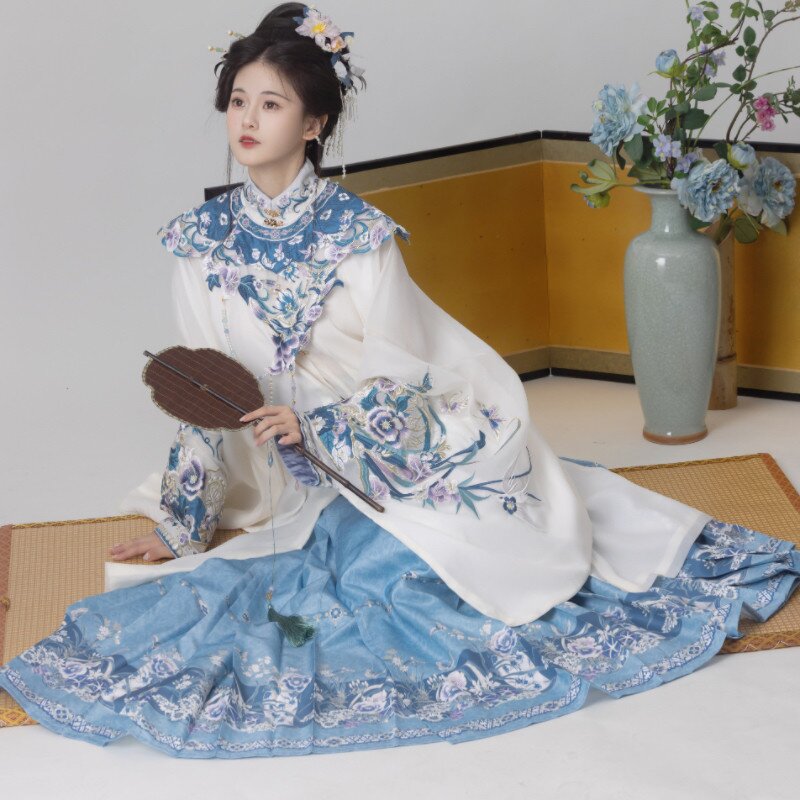 Elegant Eugeanne Silk Cheongsam Skirt:A Blend of Tradition and Modernity Elegant Eugeanne Silk Cheongsam Skirt:A Blend of Tradition and Modernity