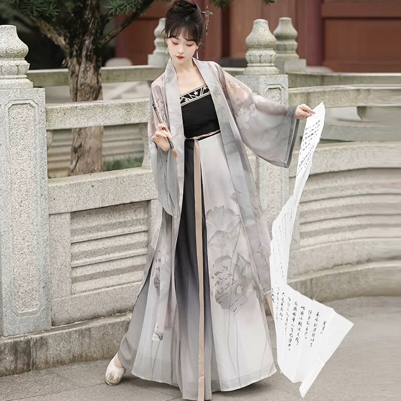 Ethereal Beauty of Traditional Chinese Dress in Young Girls:The Ancient Charm of Hanfu Fashion Ethereal Beauty of Traditional Chinese Dress in Young Girls:The Ancient Charm of Hanfu Fashion