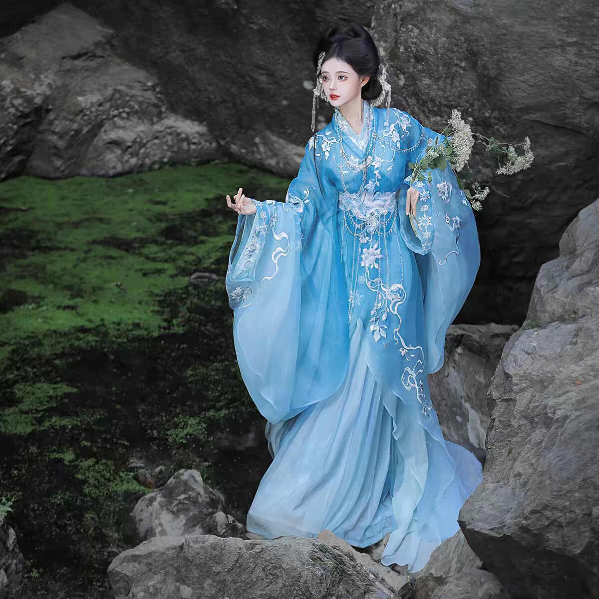 Mini Cheongsam-Style Dress:A Guide for the Petite Shopper