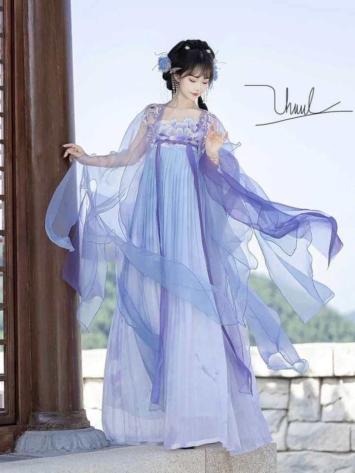 The Cultural Significance of Bai Cai Hanfu for Modern Students