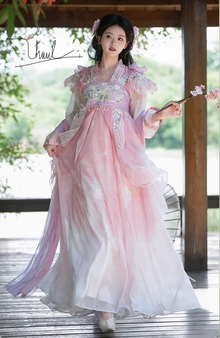 Plus-Size Hanfu Fashion for Curvier Women:Embracing the Beauty of Traditional Chinese Clothing