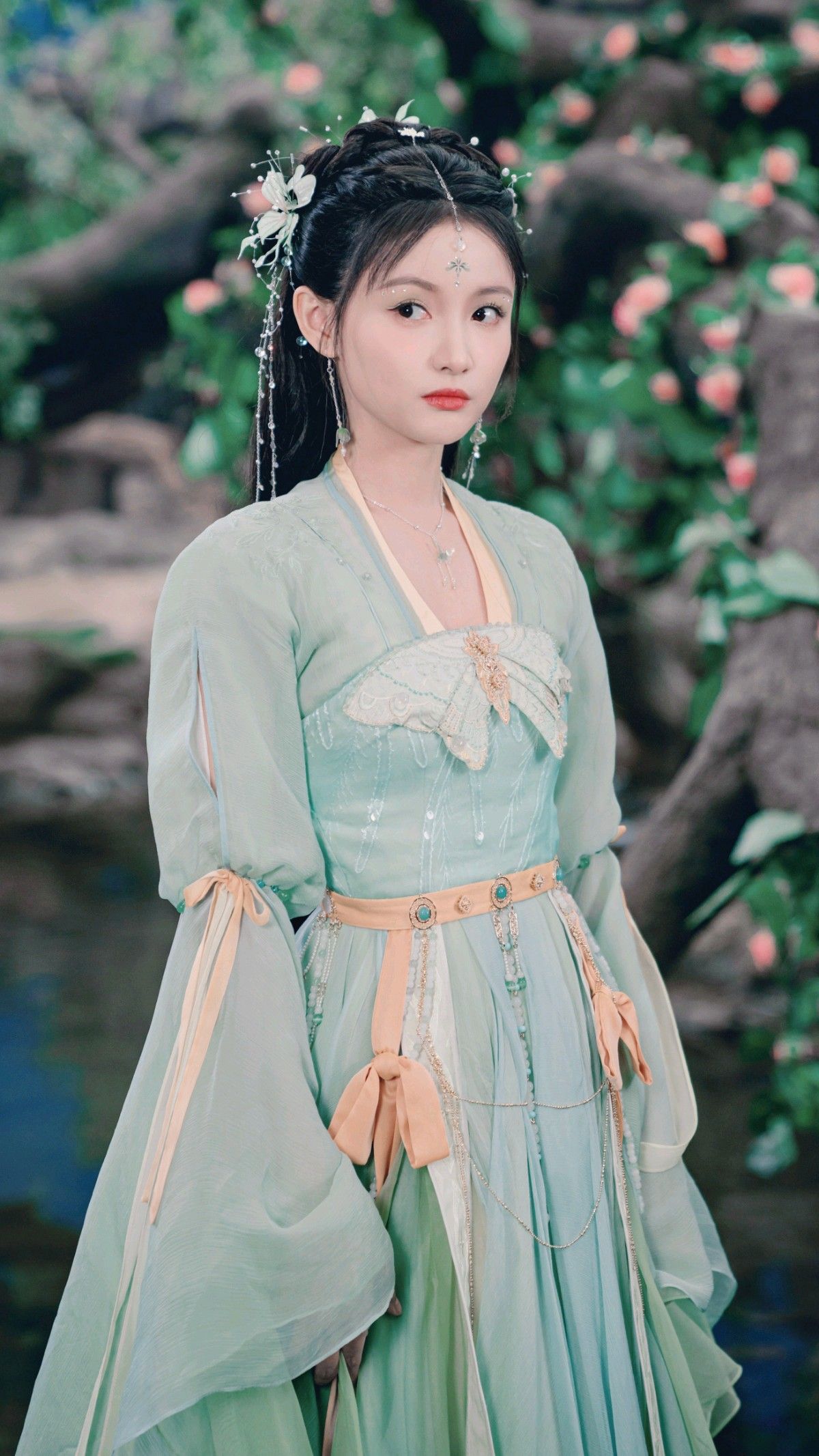 The Blue Hanfu of Song Dynasty:A Glimpse into Traditional Chinese Elegance