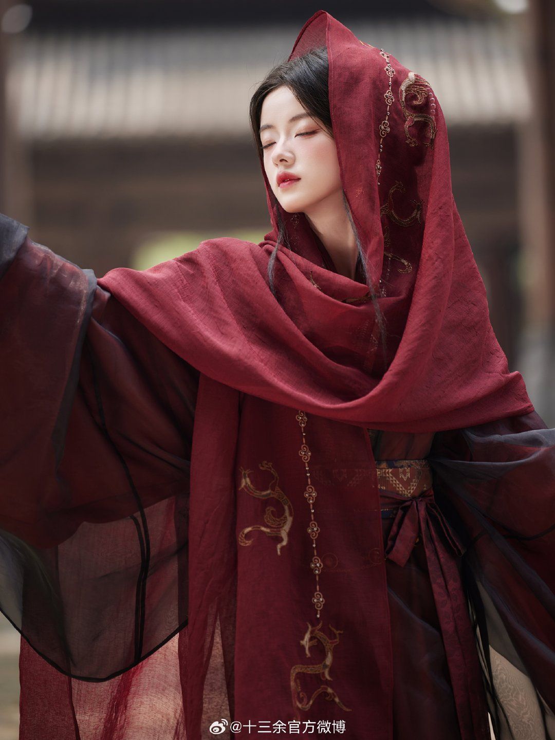 Winter-Fall Fashion:Exploring the Traditional Charm of Chinese Girls Hanfu Qipao in Modern Style