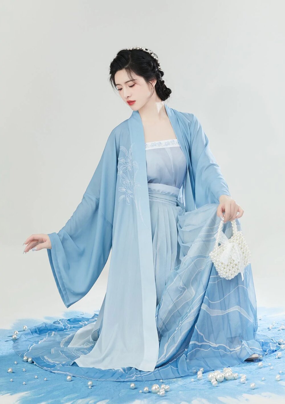 小个子与旗袍的订婚仪式,传统与现代的交融 小个子与旗袍的订婚仪式,传统与现代的交融
