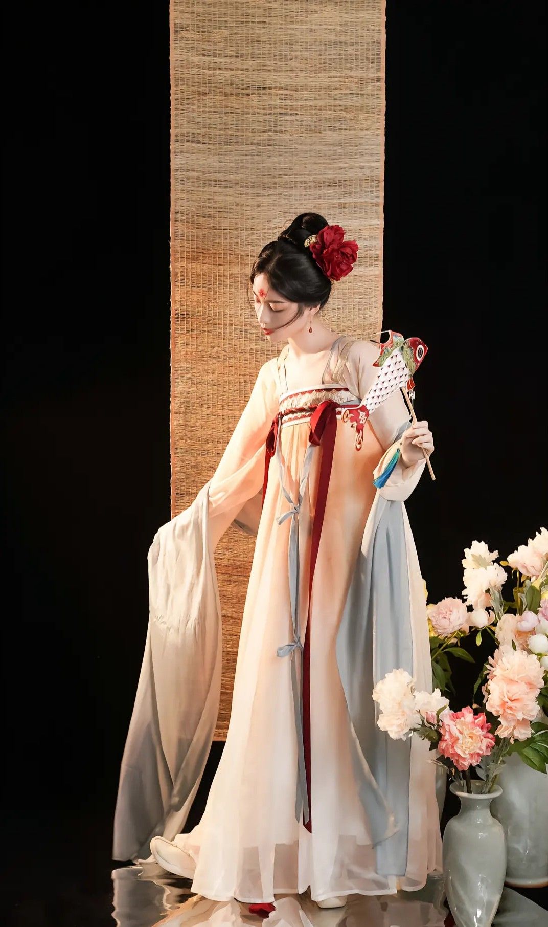 Little Girl in Traditional Hanfu Fashion:A Glimpse into the World of Ancient Charm