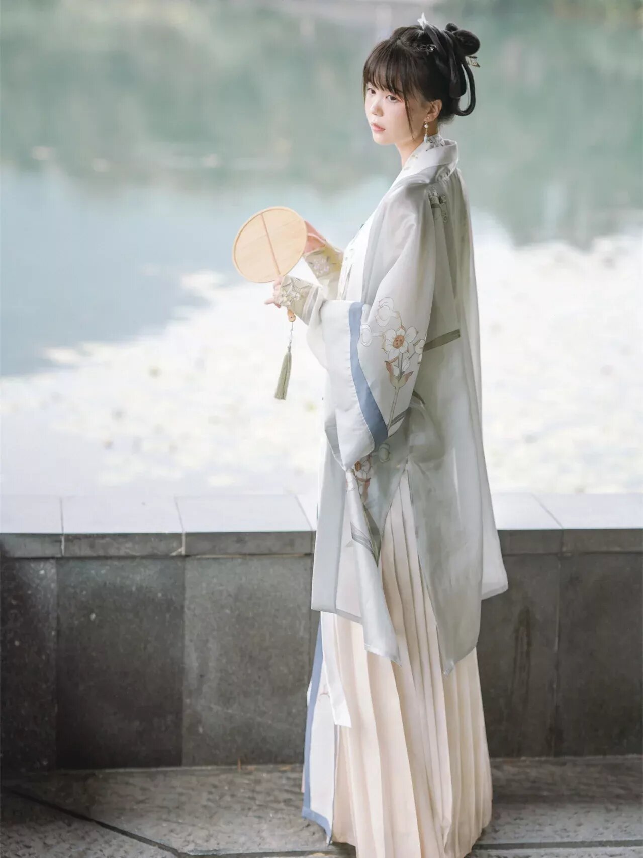 The Enchantment of Hanfu Hairstyles:A Girls Journey into Traditional Chinese Hairdos The Enchantment of Hanfu Hairstyles:A Girls Journey into Traditional Chinese Hairdos