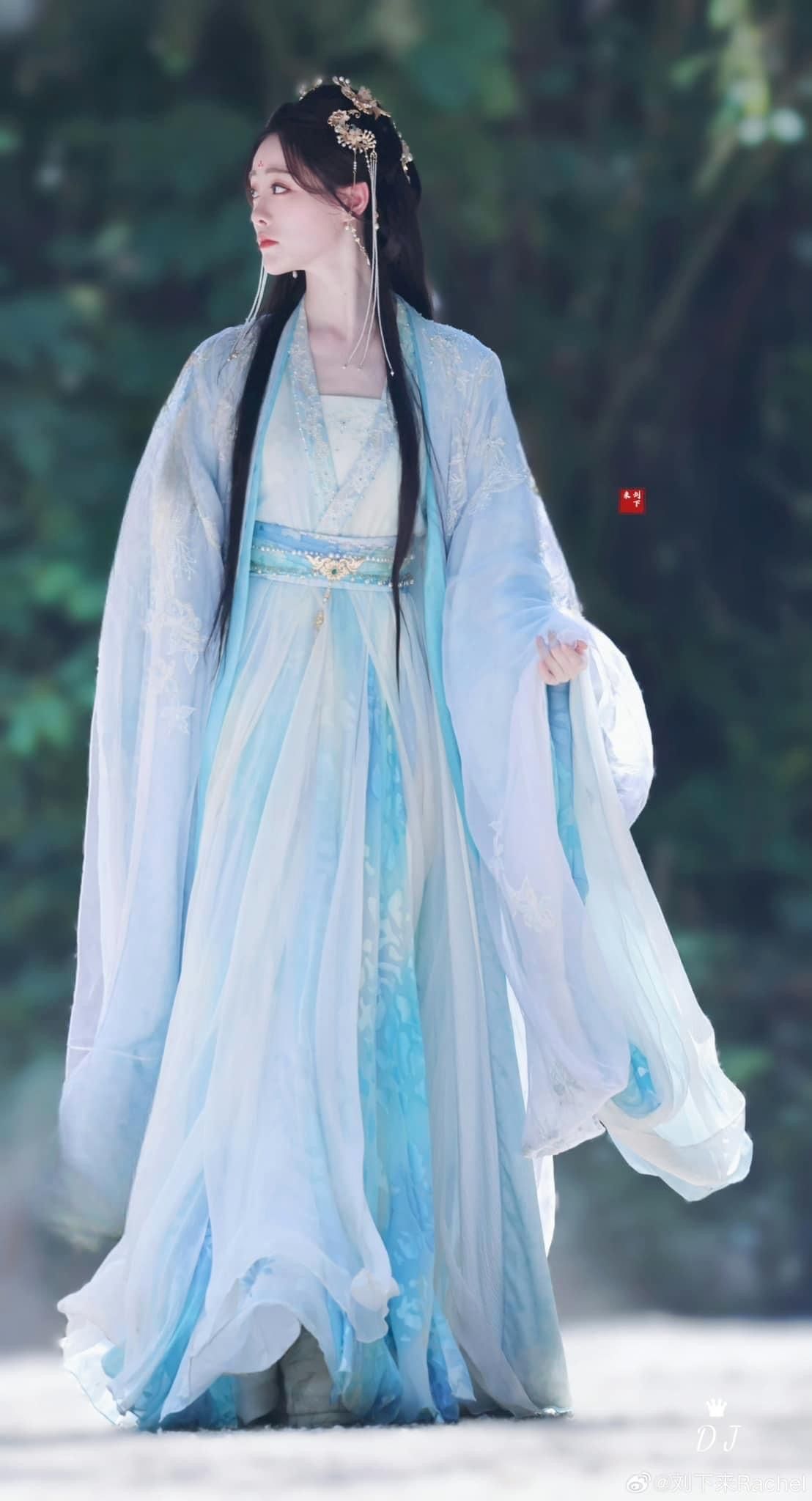 Yao Yaos Enchanting Meeting with the Divine Deer:The Authentic Hanfu Experience