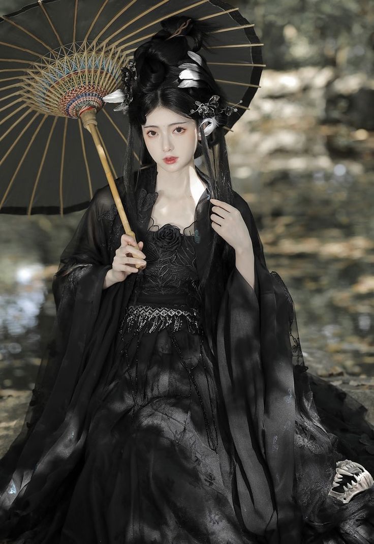 The Splendor of Hanfu:The Elegant Swing and Fringes of the Steps