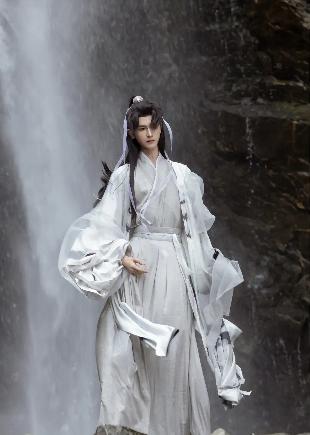 Reinventing the Denim Cheongsam:A Blend of Traditional Elegance and Modern Innovations