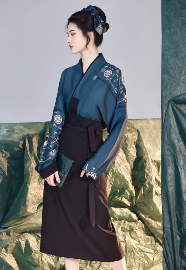 The Journey of an 11-Year-Old Girl into the World of Hanfu Fashion The Journey of an 11-Year-Old Girl into the World of Hanfu Fashion