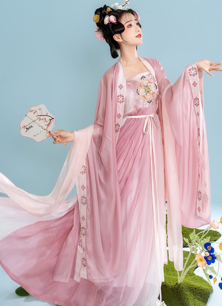 The Charm of Lotus-Leaf Sleeve Cheongsam:A Cultural Icon of Chinese Fashion The Charm of Lotus-Leaf Sleeve Cheongsam:A Cultural Icon of Chinese Fashion