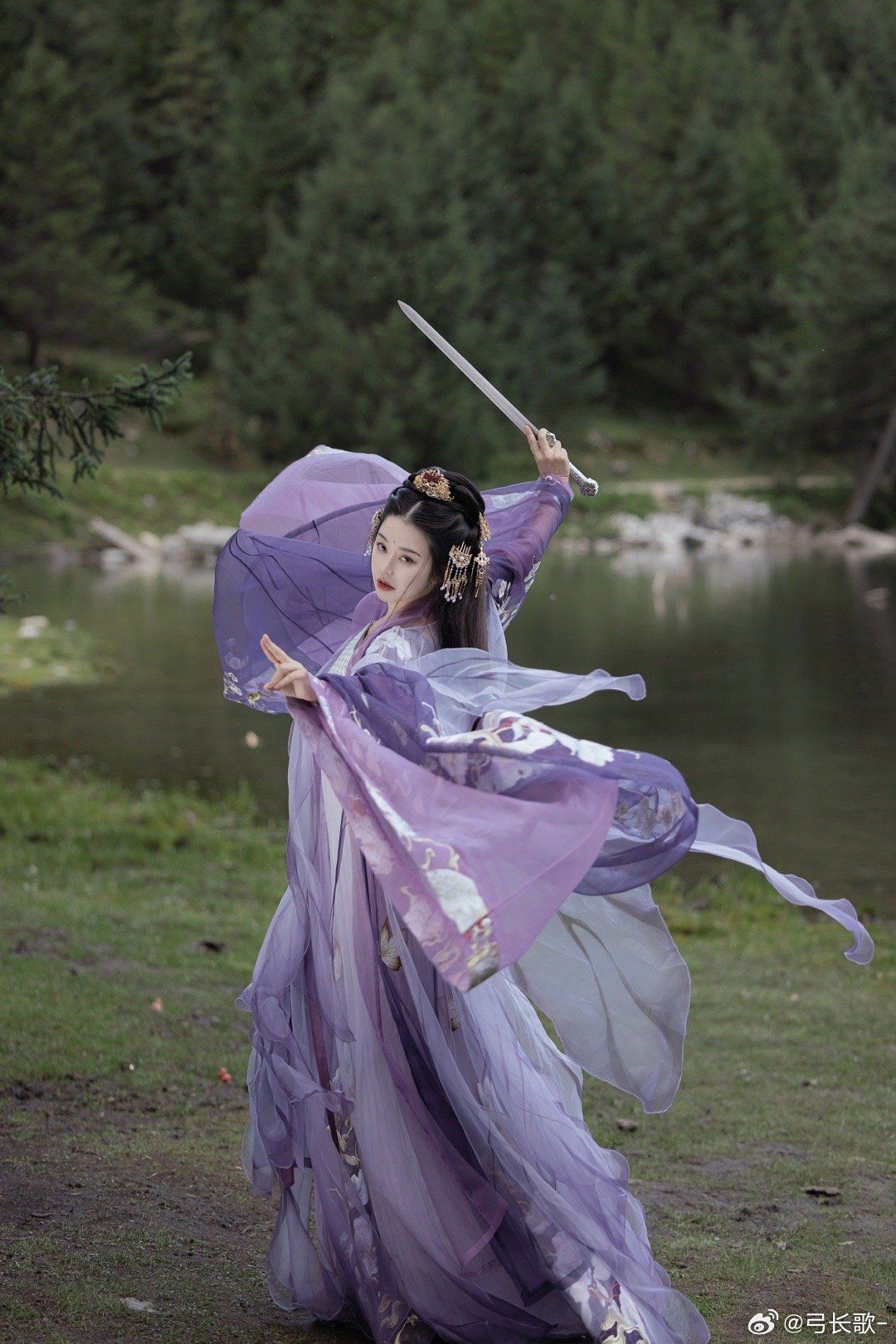 Reinventing Traditional Hanfu:Modern Innovations in Classic Chinese Fashion Reinventing Traditional Hanfu:Modern Innovations in Classic Chinese Fashion