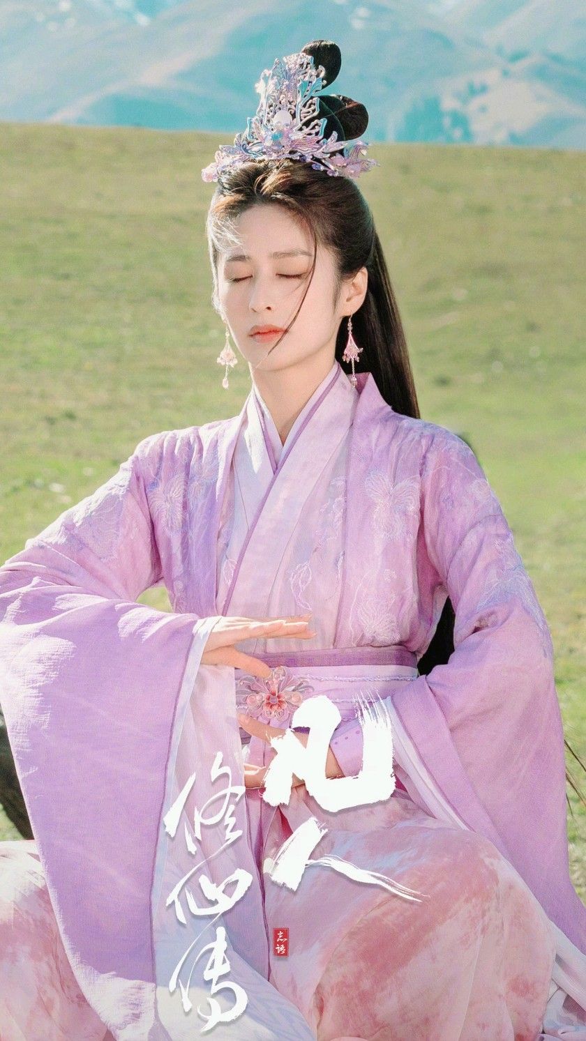 New Years Fashion:The Revival of Hanfu Traditional Chinese Clothing