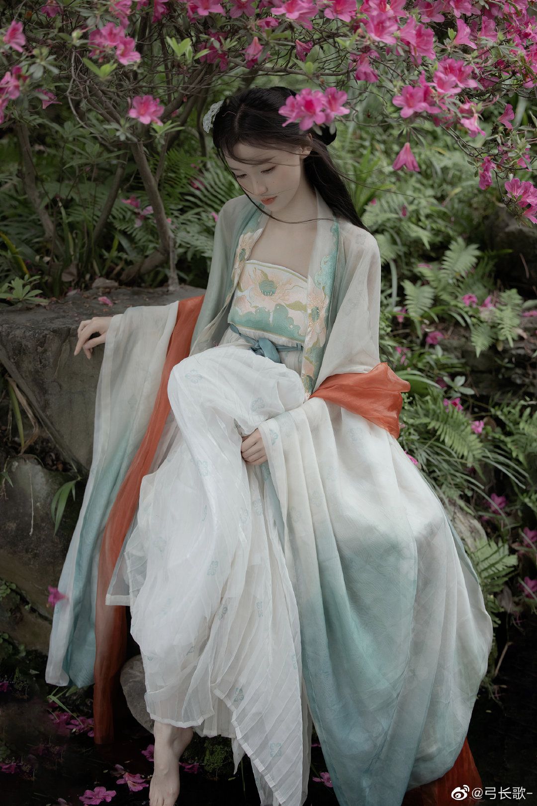 The Elegance of a Light Green Cheongsam:A Cultural Journey