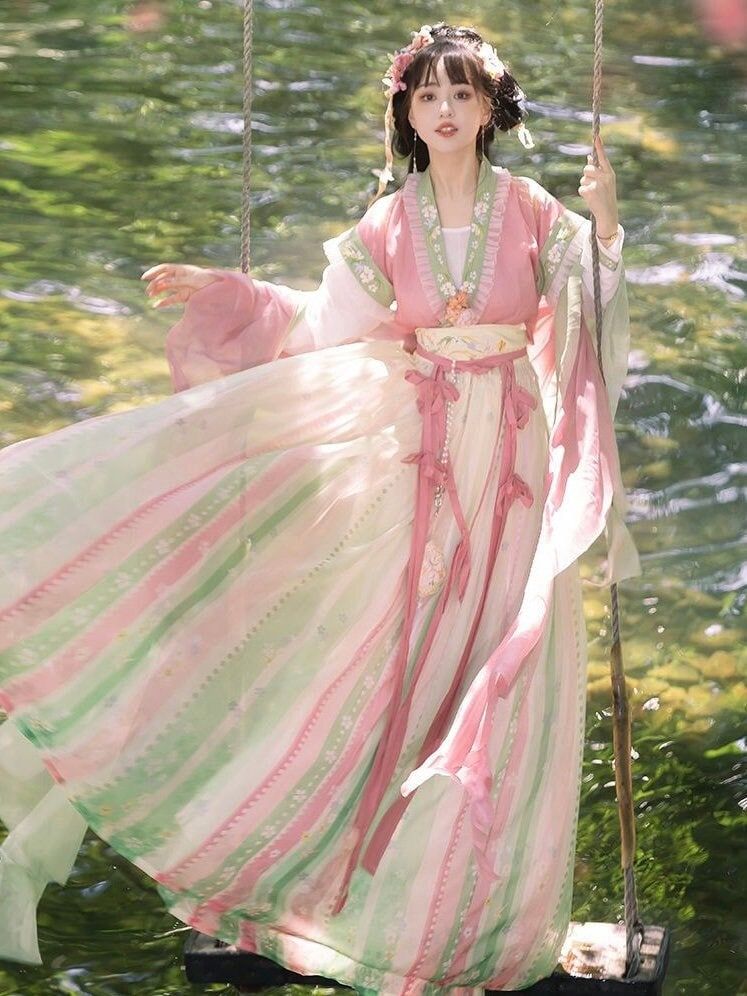 The Splendor of Hanfu Skirt:A Journey into the World of Traditional Chinese Clothing The Splendor of Hanfu Skirt:A Journey into the World of Traditional Chinese Clothing