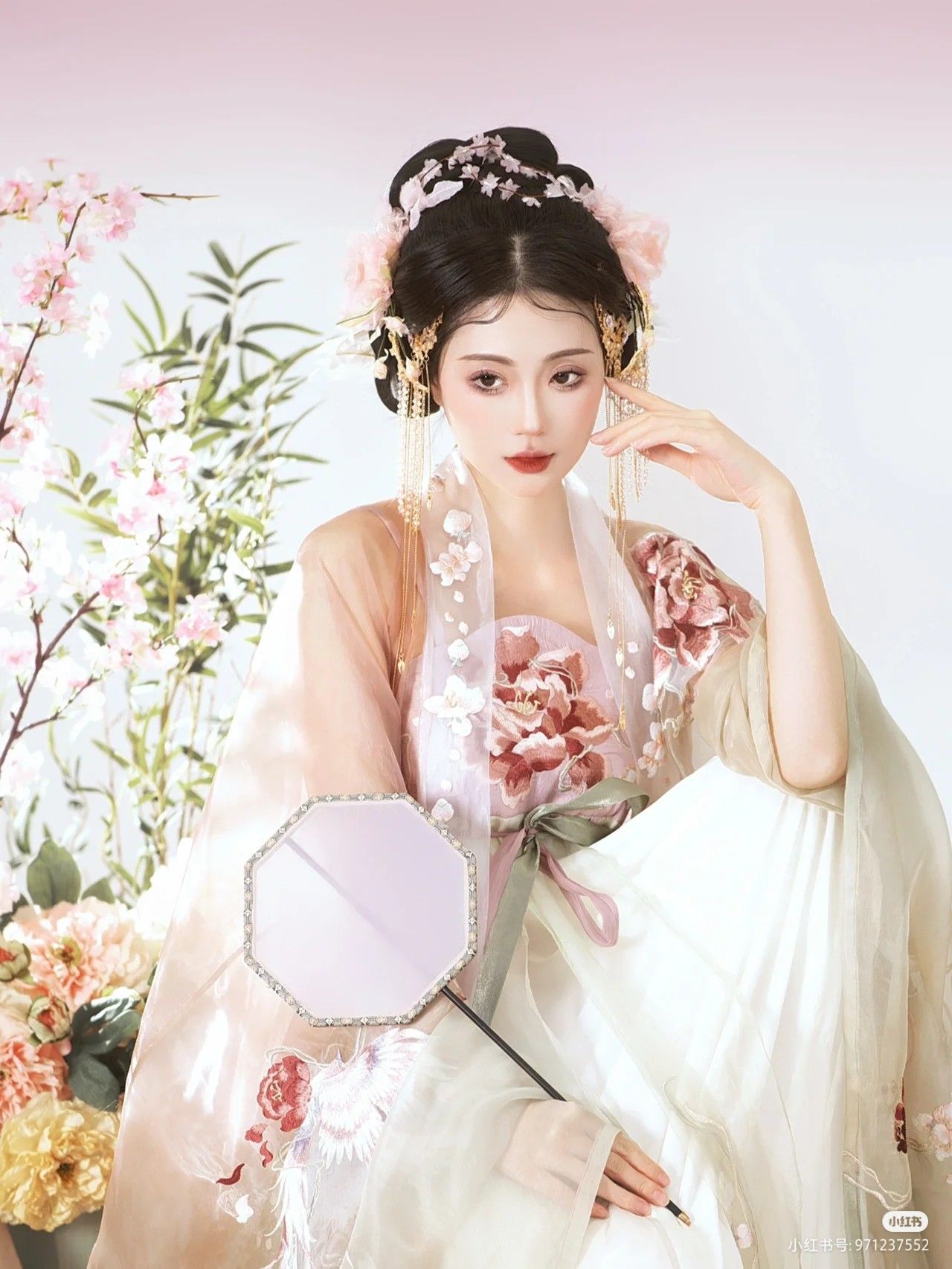 Classic Charm of Pure Cotton Cheongsam:A Medium-Length Elegance Classic Charm of Pure Cotton Cheongsam:A Medium-Length Elegance