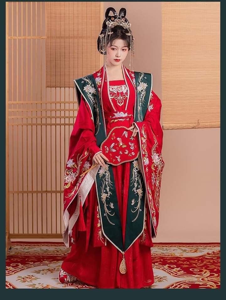 Embracing Modernity in Traditional Splendor:The Evolution of Suzhou Cheongsam