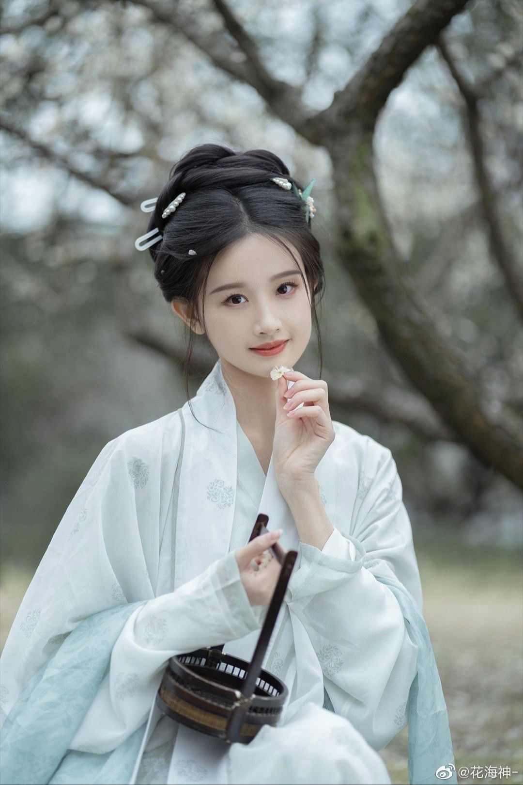 Ancient Beauty in Modern Light:The Enchanting World of Girls Traditional Chinese Hanfu Costumes Ancient Beauty in Modern Light:The Enchanting World of Girls Traditional Chinese Hanfu Costumes