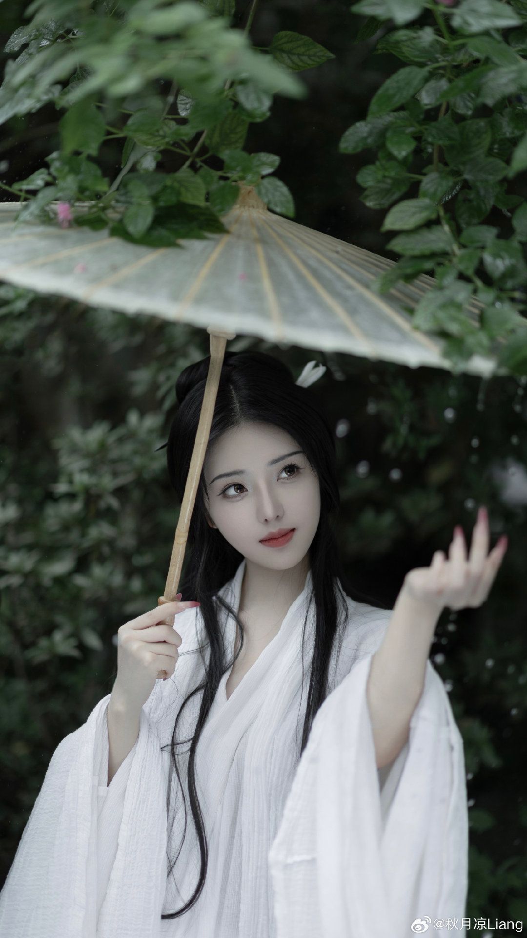 The Invention of Hanfu Anti-Drop Device:A Modern Solution for Preserving Traditional Elegance The Invention of Hanfu Anti-Drop Device:A Modern Solution for Preserving Traditional Elegance