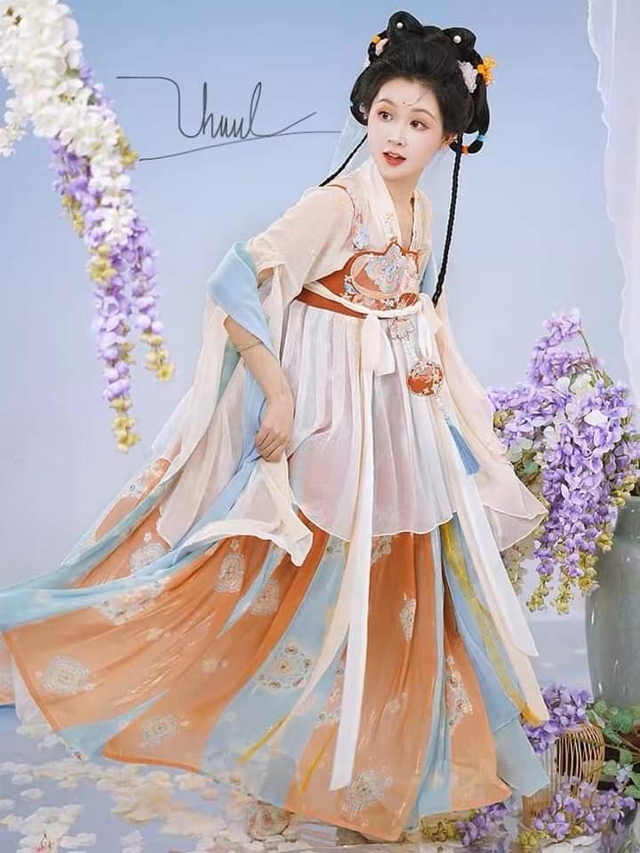 Winter Warmth in Traditional Hanfu:A Guide to Staying Warm and Stylish in Cold Weather