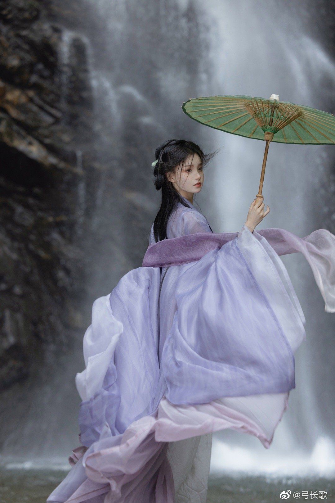 The Enchantment of Red Cheongsam Silk:A Journey Through Traditional Elegance