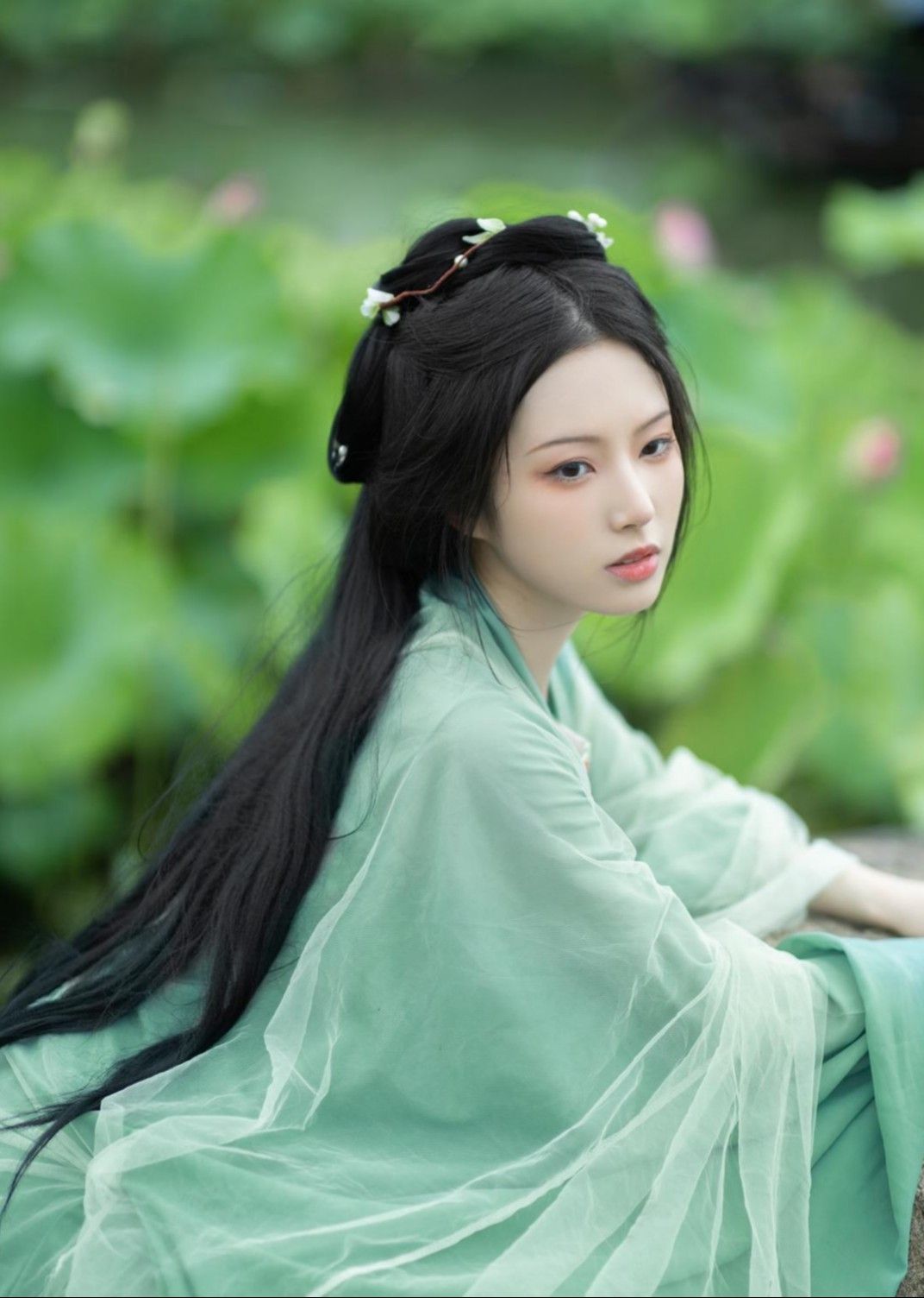 Embracing Elegance:The Black Cheongsam with Lace