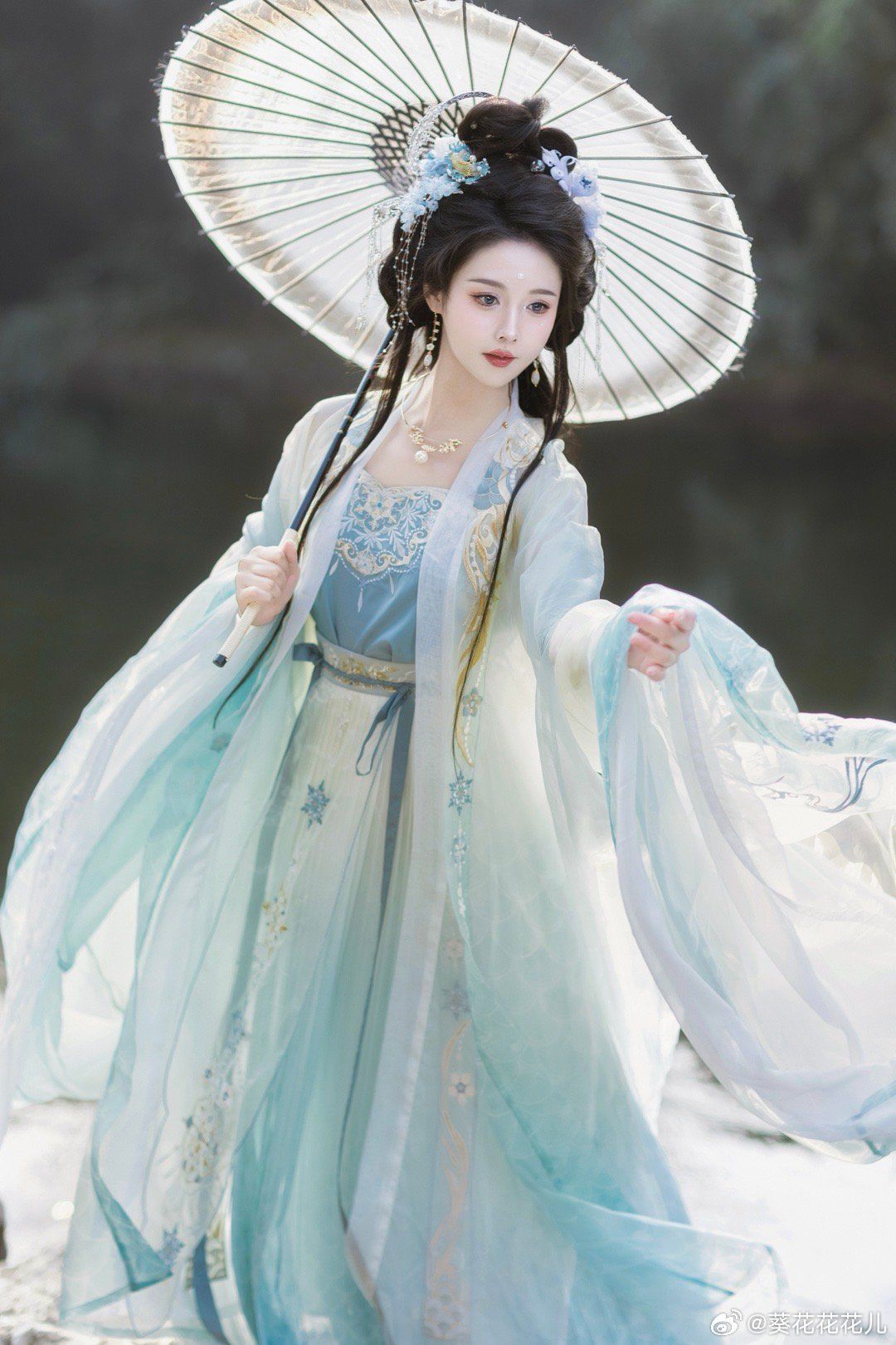 The Enchanting World of a Hanfu Aristocratic Young Master in Ancient Style The Enchanting World of a Hanfu Aristocratic Young Master in Ancient Style