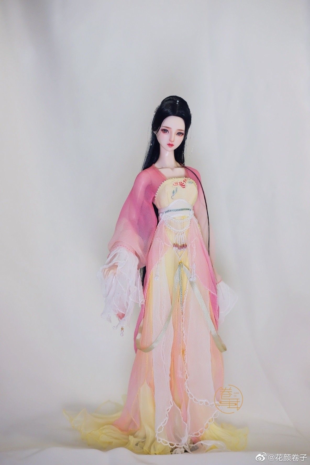 Reimagining the Cheongsam:A Modernized Qipao Set with a Fashionable Twist