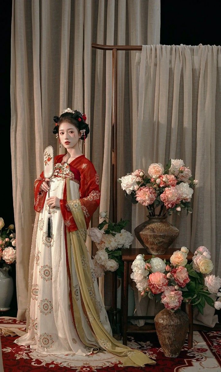 Spring and Autumn Qipao:The Revival of Traditional Chinese Elegance Spring and Autumn Qipao:The Revival of Traditional Chinese Elegance