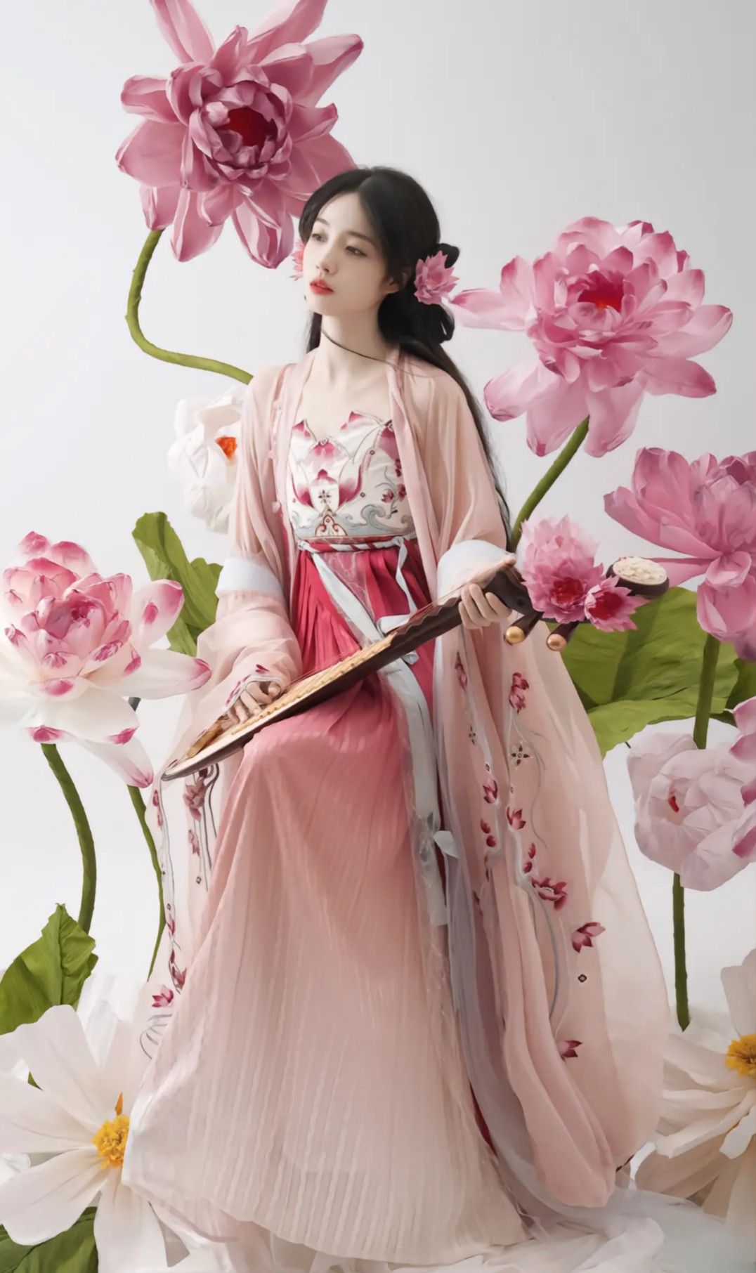 The Evolution of Hanfu Shoes and the Story of Little Pillow Shoes The Evolution of Hanfu Shoes and the Story of Little Pillow Shoes