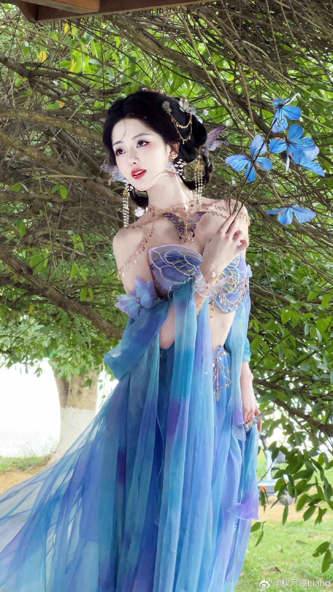 The Evolution of Hanfu Hair Accessories:A Focus on the假发底座 Fake Hair Base)