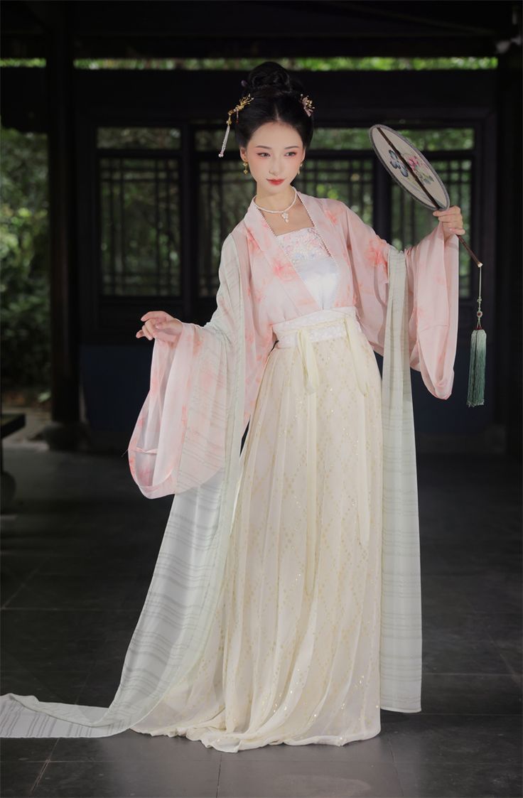 Plus Size White Cheongsam:A Fashionable and Comfortable Choice