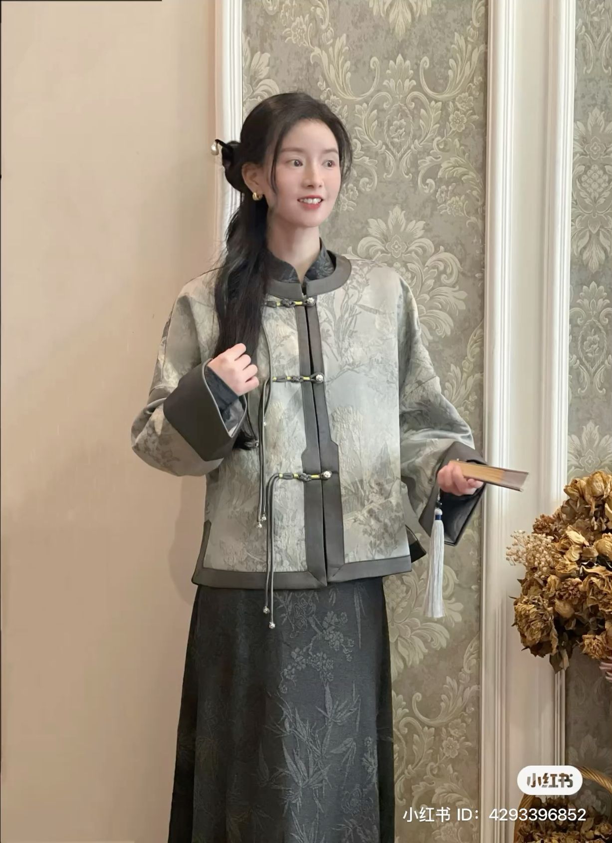 White Half-Body Cheongsam:A Blend of Tradition and Modernity White Half-Body Cheongsam:A Blend of Tradition and Modernity