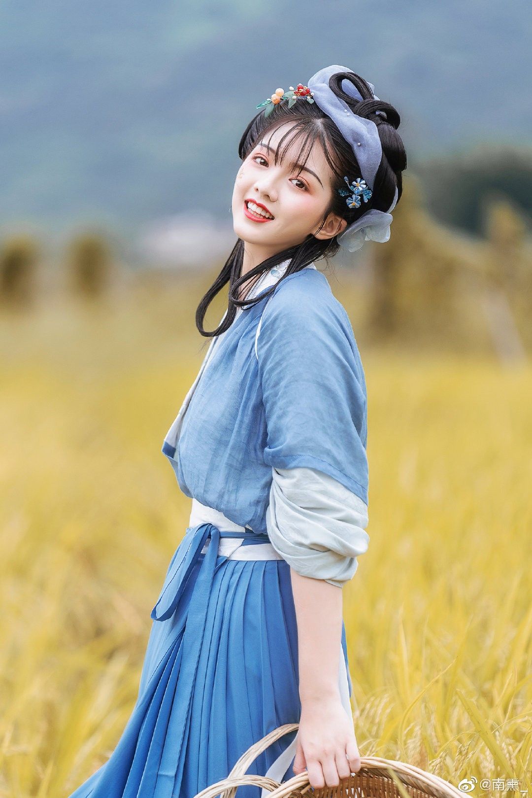 Reimagining Cheongsam Skirts with Improved Ramie Fabric