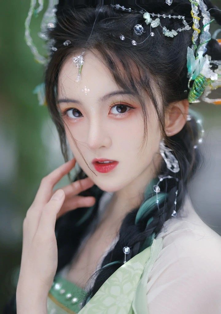 Innovating Qipao Blouses with a Blend of Cotton and Hemp Fabrics