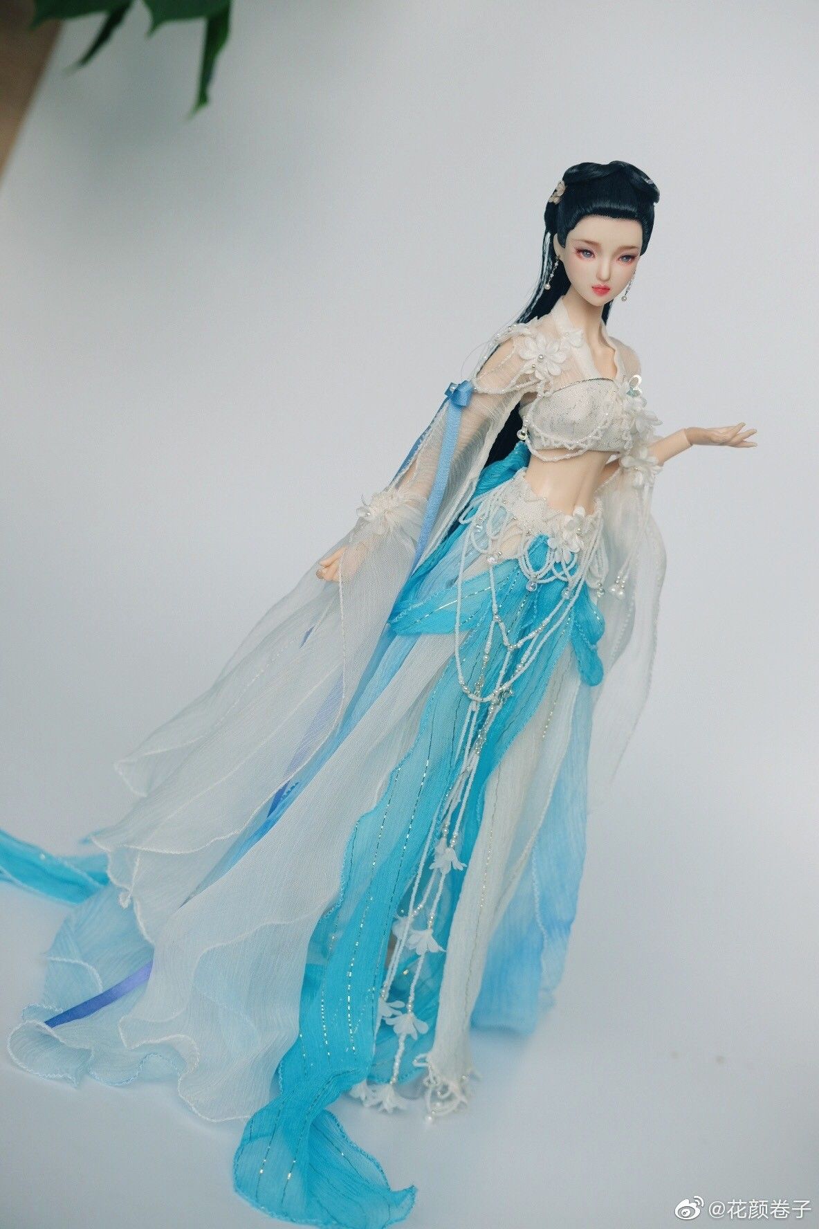 Reinventing Hanfu Fashion for Modern Women in Autumn